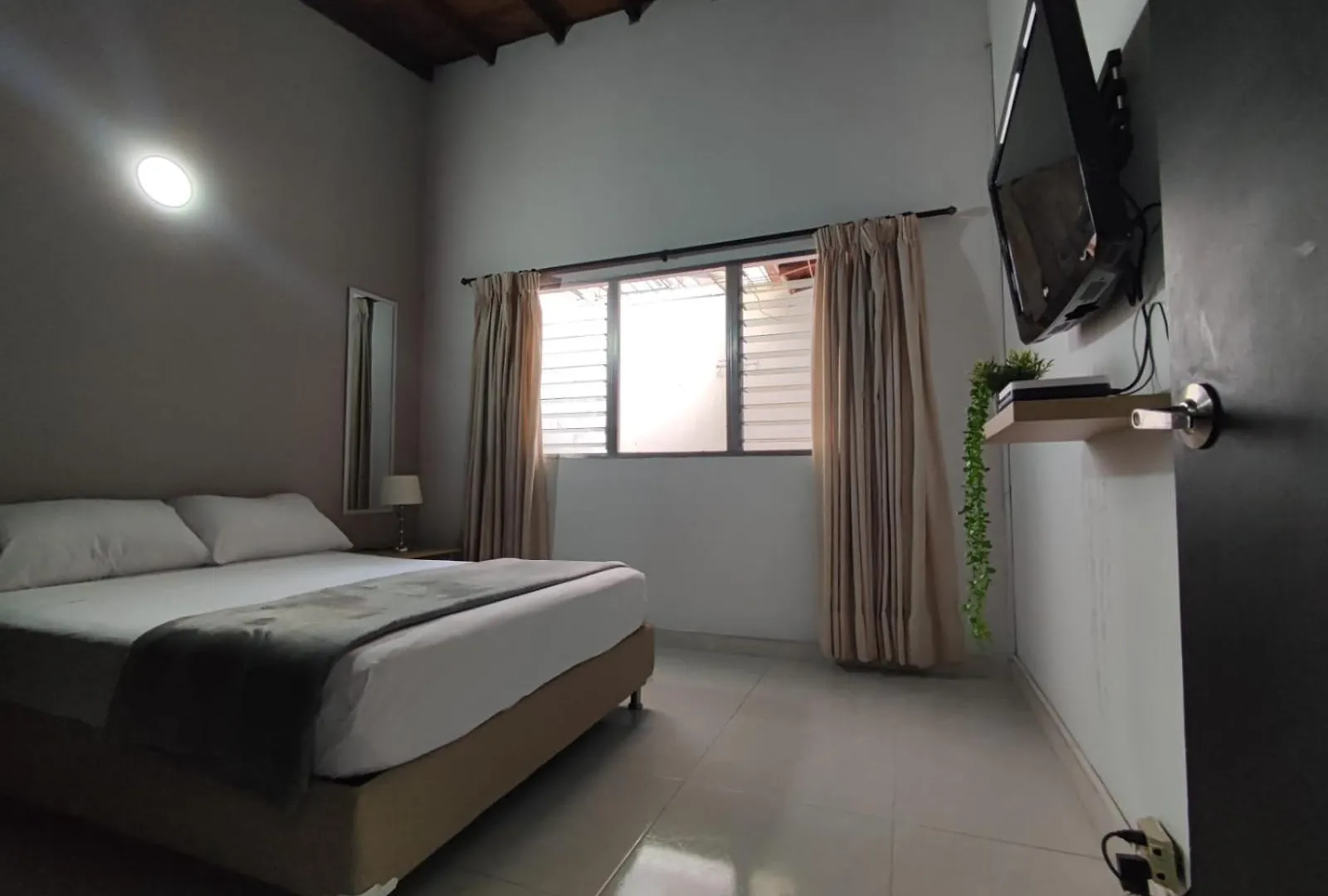 Apartamento Comodo, Iluminado, Cerca Al Estadio Y La Estacion Del Metro Medellín Apartmán